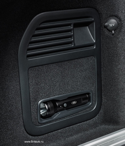 Мощный аккумуляторный фонарь Range Rover Evoque, поставляется с зарядным устройством и кронштейном, монтирующимся в багажном отделении.