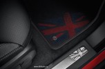 Комплект ворсовых ковриков салона Range Rover Evoque, premium, с изображением британского флага.