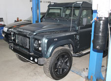 Тюнинг LR Defender 00 в Land Rover Defender 90 Kahn Wide Track Arch Kit