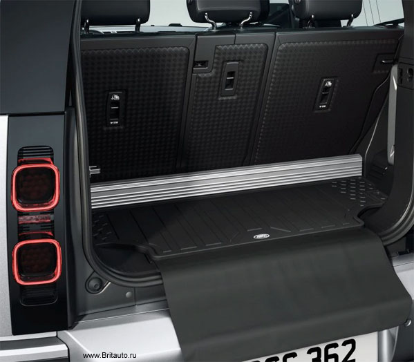 Коврик багажного отделения Land Rover Defender 2020 - 2024, плоский, с ламелями. На короткую колесную базу. Запчасть новая, в невскрытой оригинальной упаковке Land Rover.