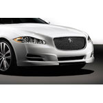 Черные глянцевые решетки радиатора и нижних воздухозаборников на Jaguar XJ