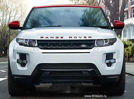 Надпись RANGE капота Range Rover Evoque Abbey Road Limited Edition, ultra-luxury by Range Rover. Красного цвета.