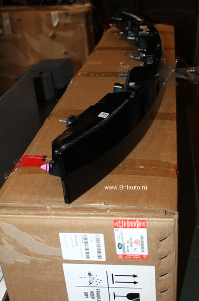 Задний фонарь, на крышке багажника Range Rover 2022 - 2026. Оригинал Land Rover 100%, в оригинальной упаковке.