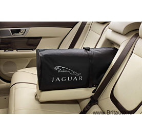 Углубление для лыж, сноубордов и других длинных предметов на Jaguar XJ, для сидений с электрорегулировками.
