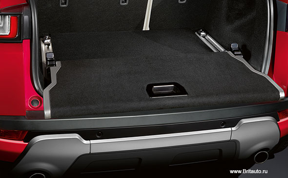 Выезжающая полка багажного отделения Range Rover Evoque, используется так же как дополнительное сиденье.