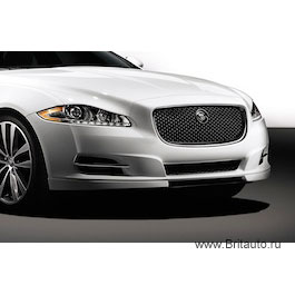 Черные глянцевые решетки радиатора и нижних воздухозаборников на Jaguar XJ