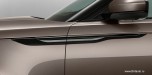 Решетка передняя правая (жабра) Range Rover Velar, часть на двери (задняя часть), отделка Gloss Black (черная глянцевая).
