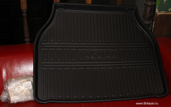 Коврик в багажник Jaguar XJ 2010 - 2019, черный, резина, мягкий, с бортами, во весь пол багажника. Оригинал Jaguar, в оригинальной упаковке.