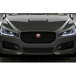 Jaguar XE: черная глянцевая решетка радиатора (для автомобилей с адаптивным круиз-контролем)