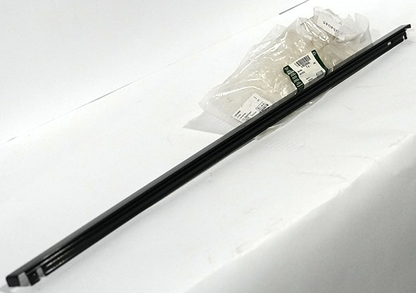 Молдинг задней правой двери Range Rover 2013 - 2021, верхний, черный, глянцевый. Оригинал Land Rover 100%, в оригинальной упаковке.