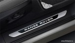 Накладка порога передней левой (водительской) двери Range Rover Evoque 2016 - 2018, с подсветкой, подсвечиваемая надпись: Range Rover, цвет пластика: Ebony Black (черный).