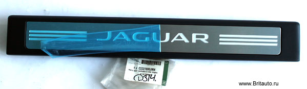 Накладка порога левого переднего с подсветкой, Jaguar XF 2009 - 2015, цвет: Navy (синий). Запчасть новая, оригинальная Jaguar, в оригинальной упаковке Jaguar. 
